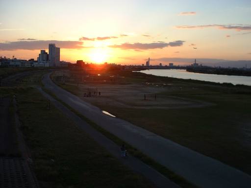 淀川に沈む夕日